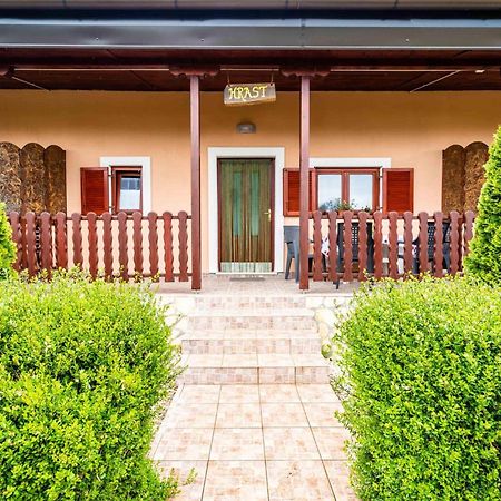Amazing Apartment In Krnica With Kitchen Eksteriør bilde