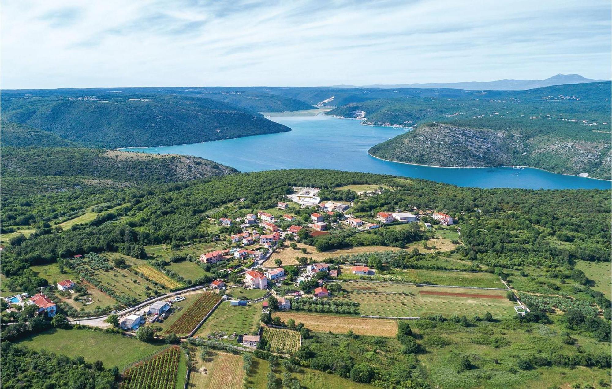 Amazing Apartment In Krnica With Kitchen Eksteriør bilde