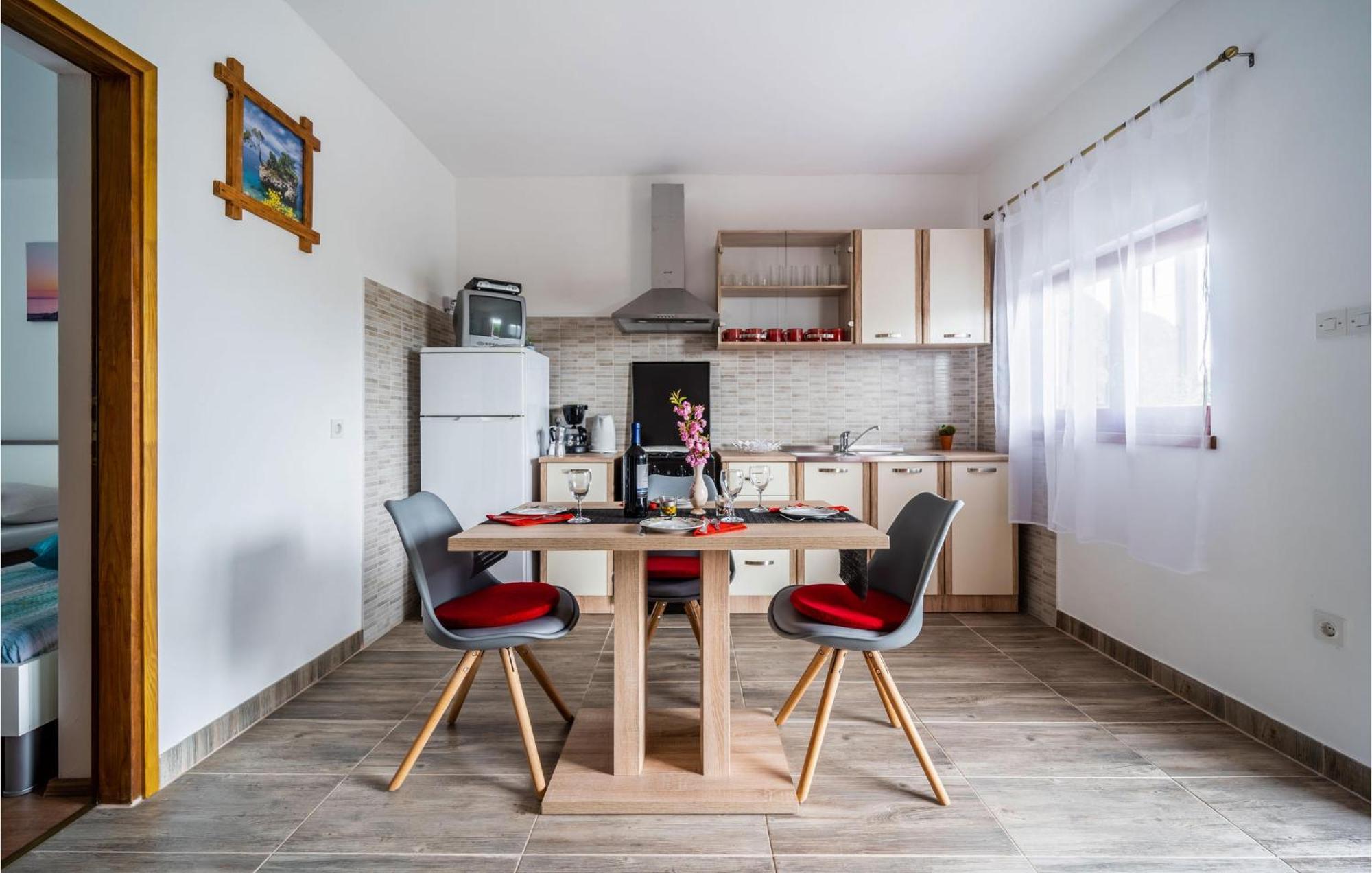 Amazing Apartment In Krnica With Kitchen Eksteriør bilde